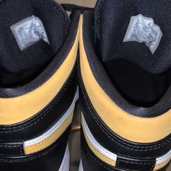 SOLD Air Jordan 1 Mid - Picture 7 of 12